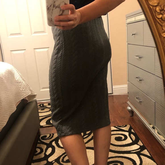 Beautiful stretchy skirt! - Picture 2 of 10